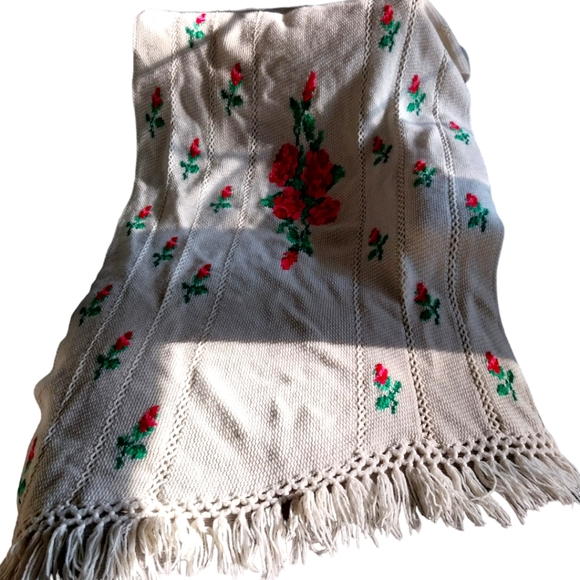Vtg Floral Crochet Afghan